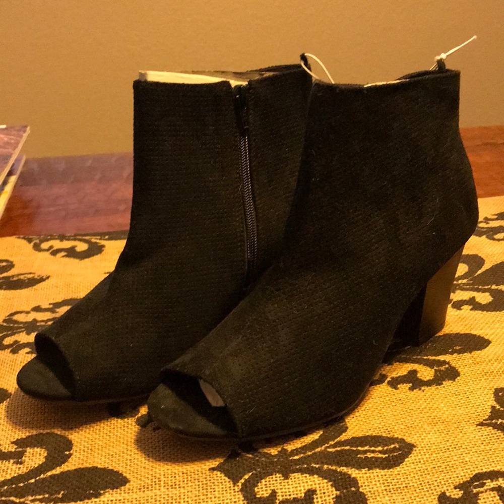 Old Navy Black Open Toe Boots. Size 10.